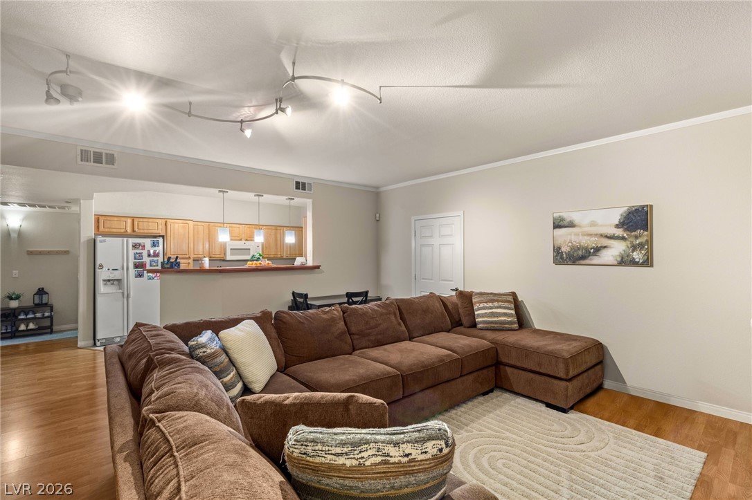 5855 Valley Drive 1080