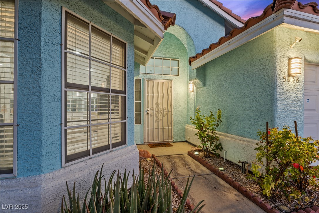 5038 Vista Del Rio Way