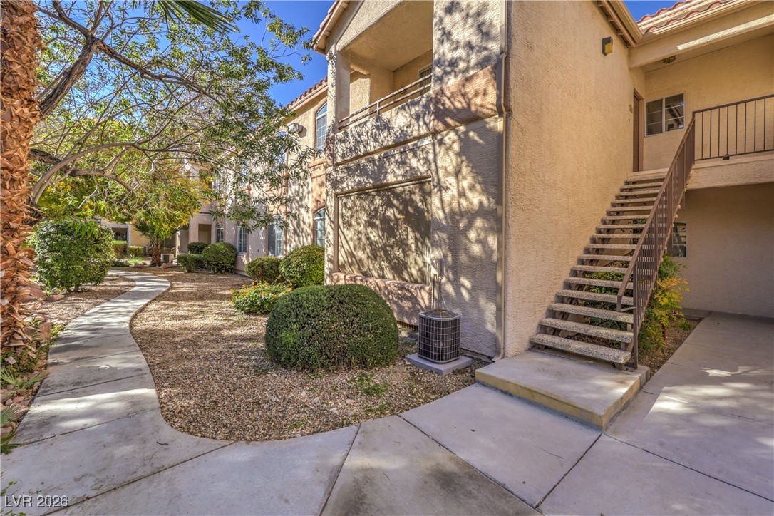 1830 N BUFFALO Drive 2085