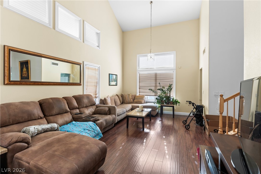 1385 N Hollywood Boulevard