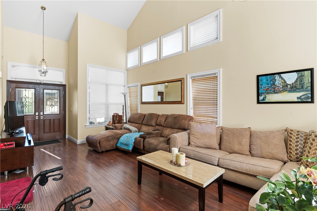 1385 N Hollywood Boulevard