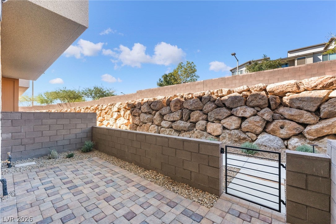 Properties 1 635 Talon Ridge Street