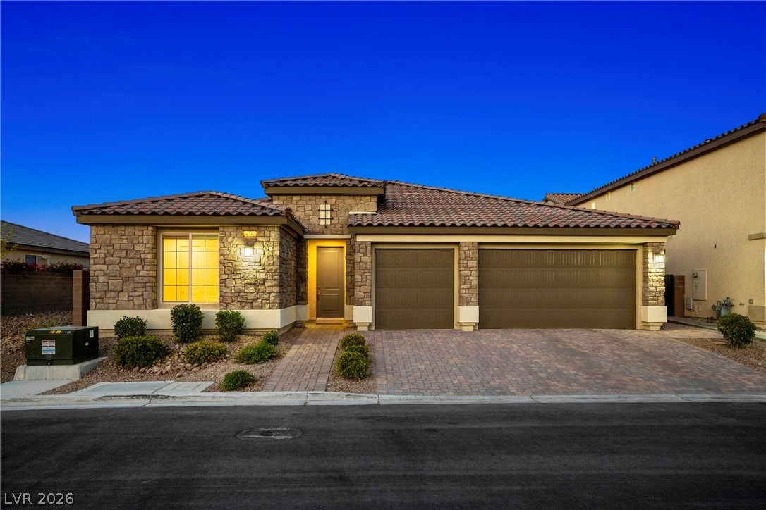 4732 Amazing View Street