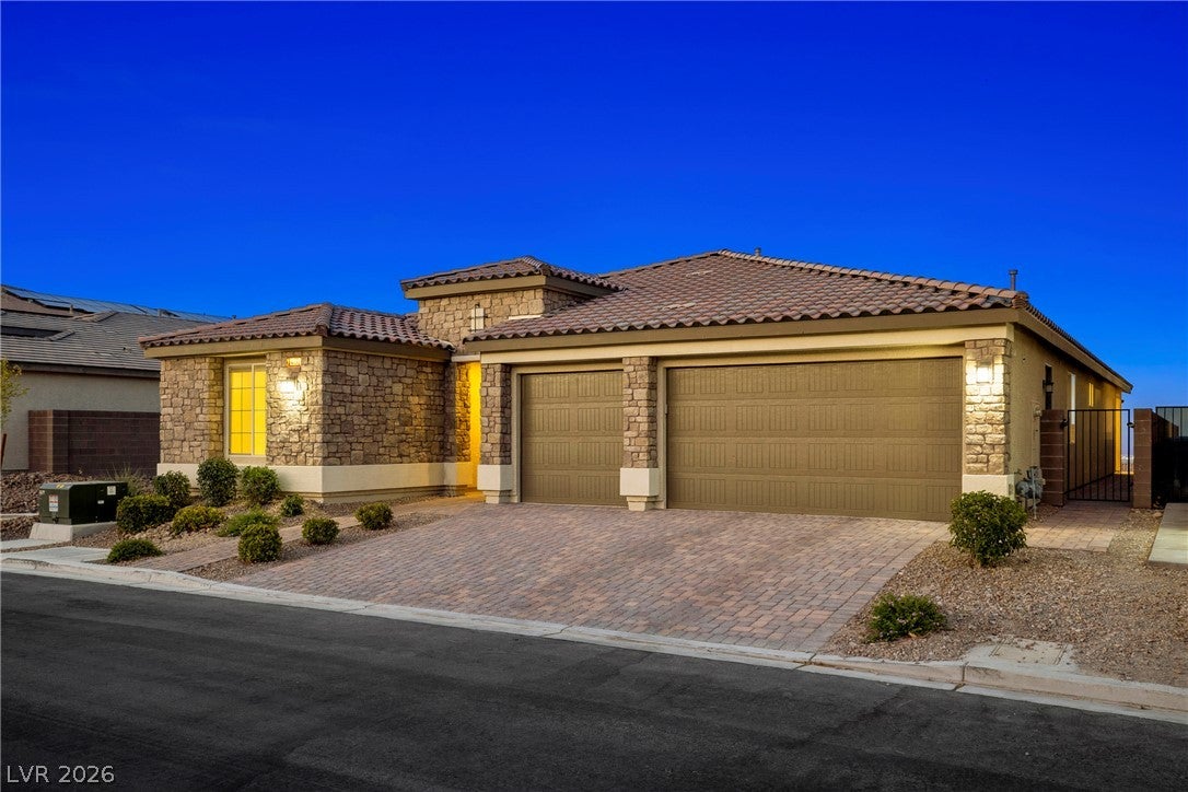 4732 Amazing View Street