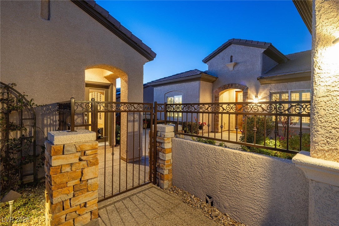 2446 Hardin Ridge Drive, Henderson, Nevada image 2