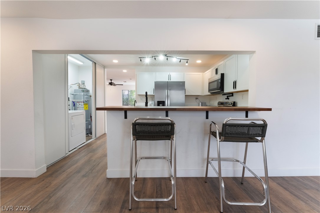 1408 E Carson Avenue