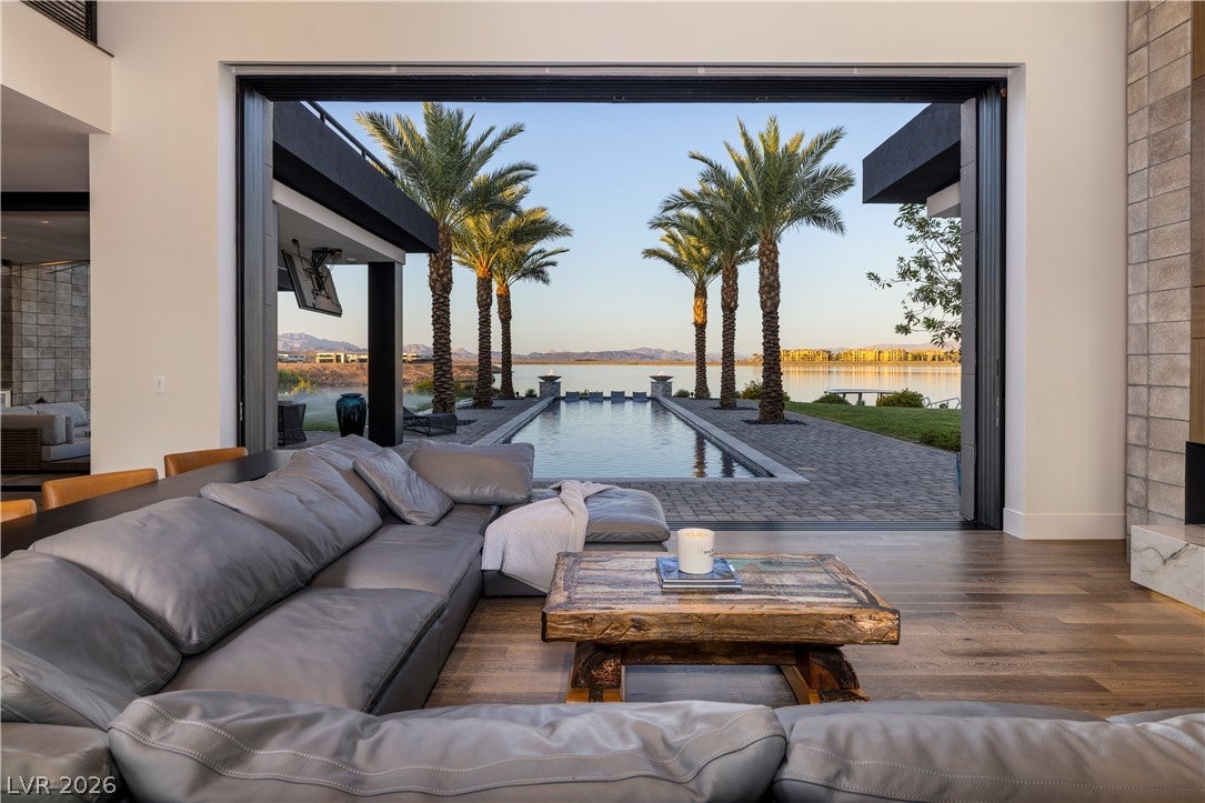 10 Sunrise Beach Circle