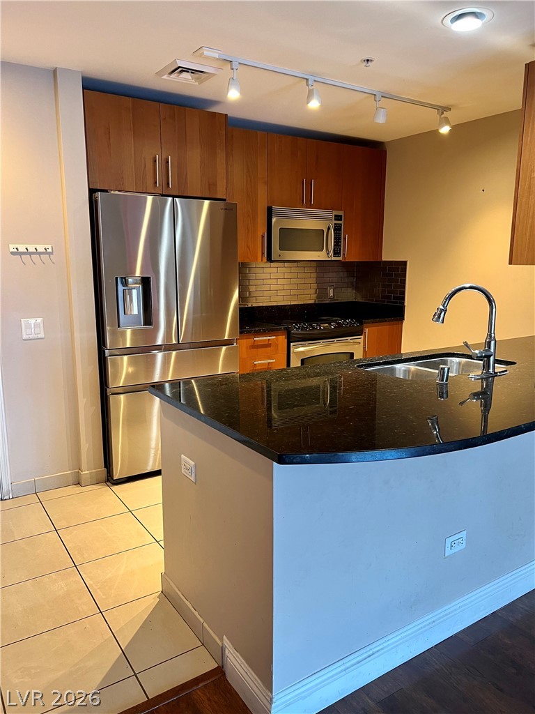 200 W Sahara Avenue 807