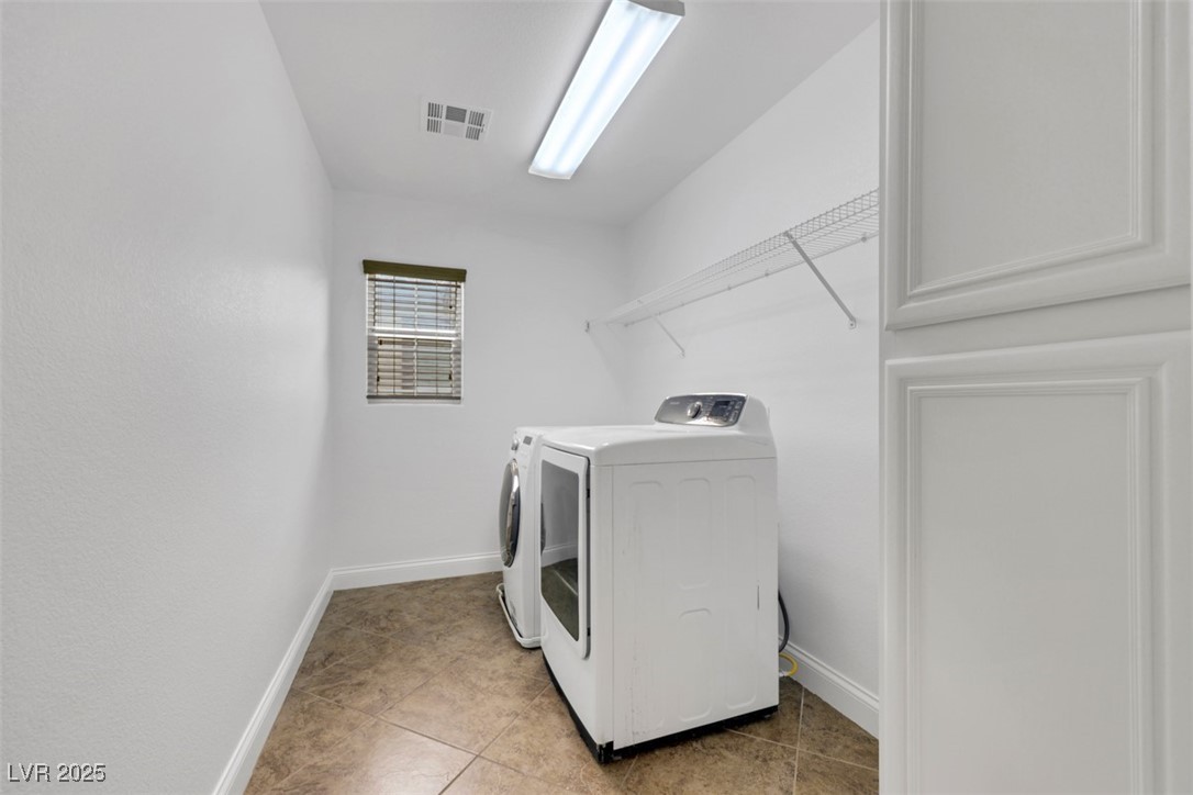 North Las Vegas, Nevada 89031, United States, 5 Bedrooms Bedrooms, ,4 BathroomsBathrooms,Residential,Pending,212137