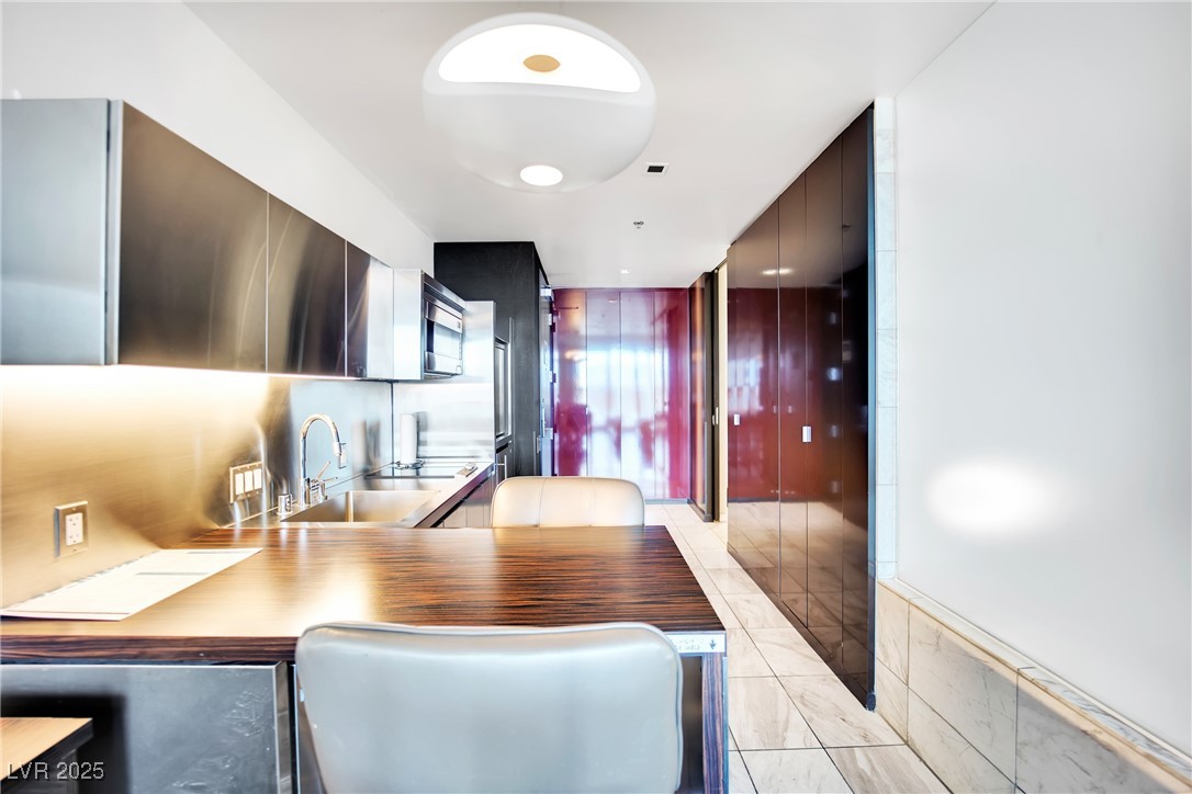 4381 W Flamingo Road 1903