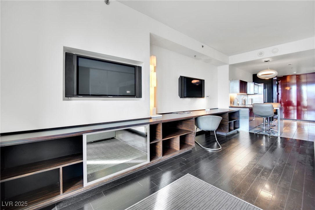 4381 W Flamingo Road 1903
