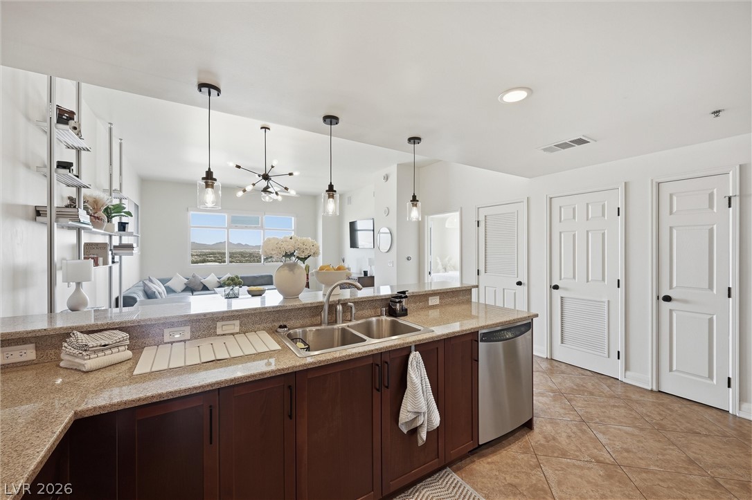 150 Las Vegas Boulevard 2004