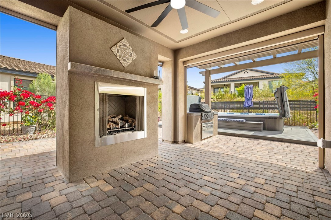 25 Desert Sunshine Place