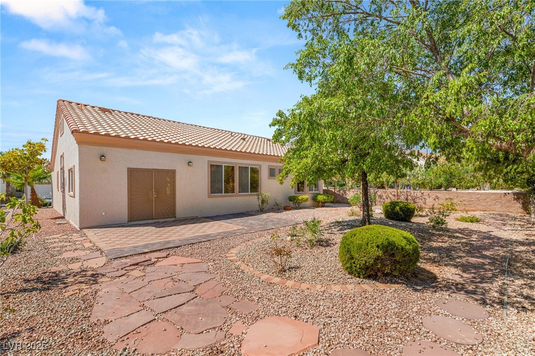 Las Vegas, Nevada 89134, United States, 2 Bedrooms Bedrooms, ,2 BathroomsBathrooms,Residential,Active,192015