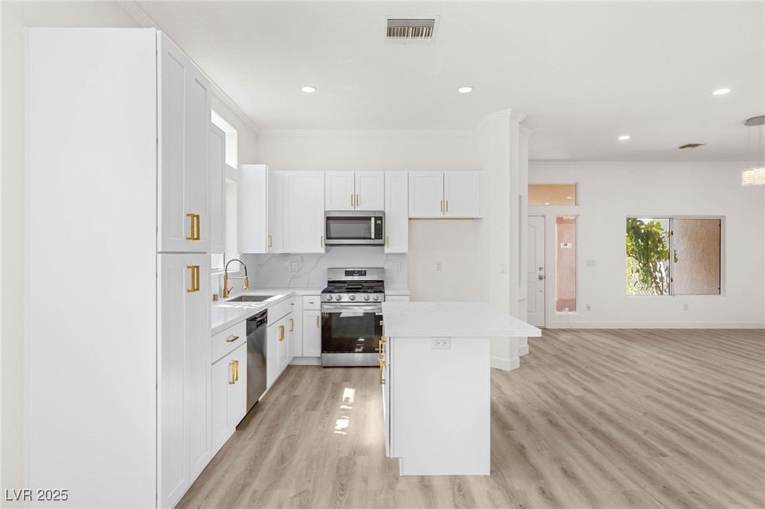 Las Vegas, Nevada 89134, United States, 2 Bedrooms Bedrooms, ,2 BathroomsBathrooms,Residential,Active,192015