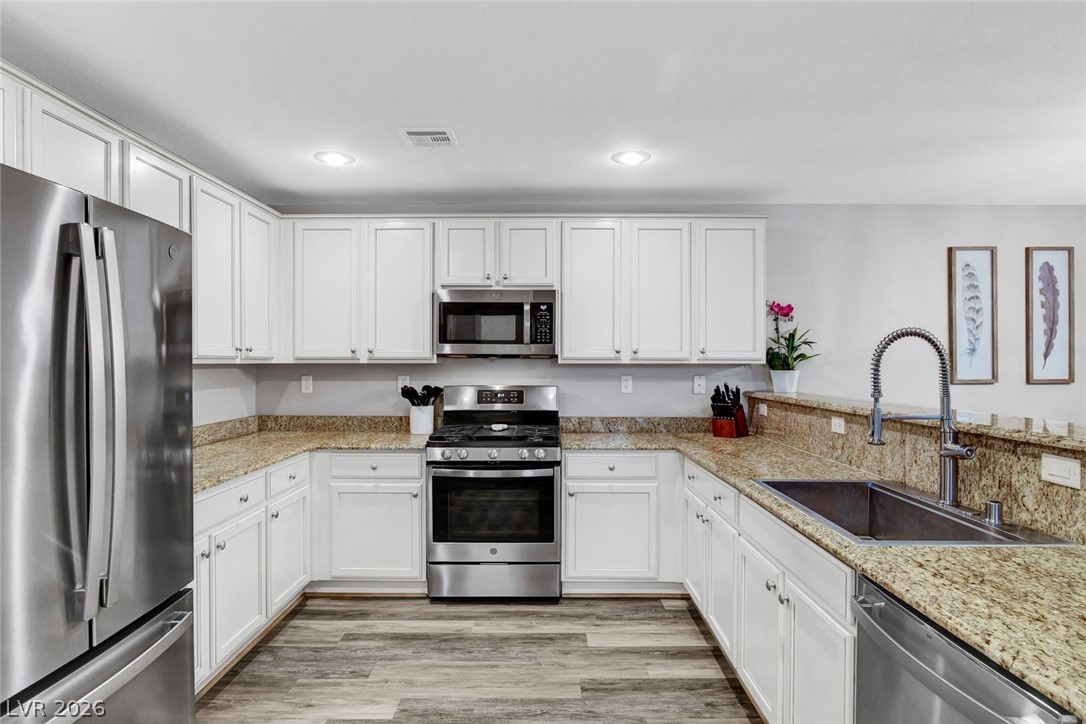 2106 Waterlily View Street