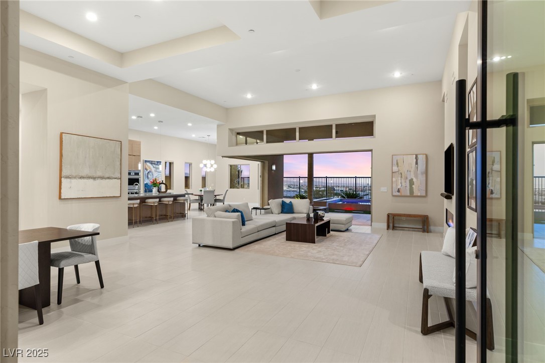 6184 Petroglyph Avenue