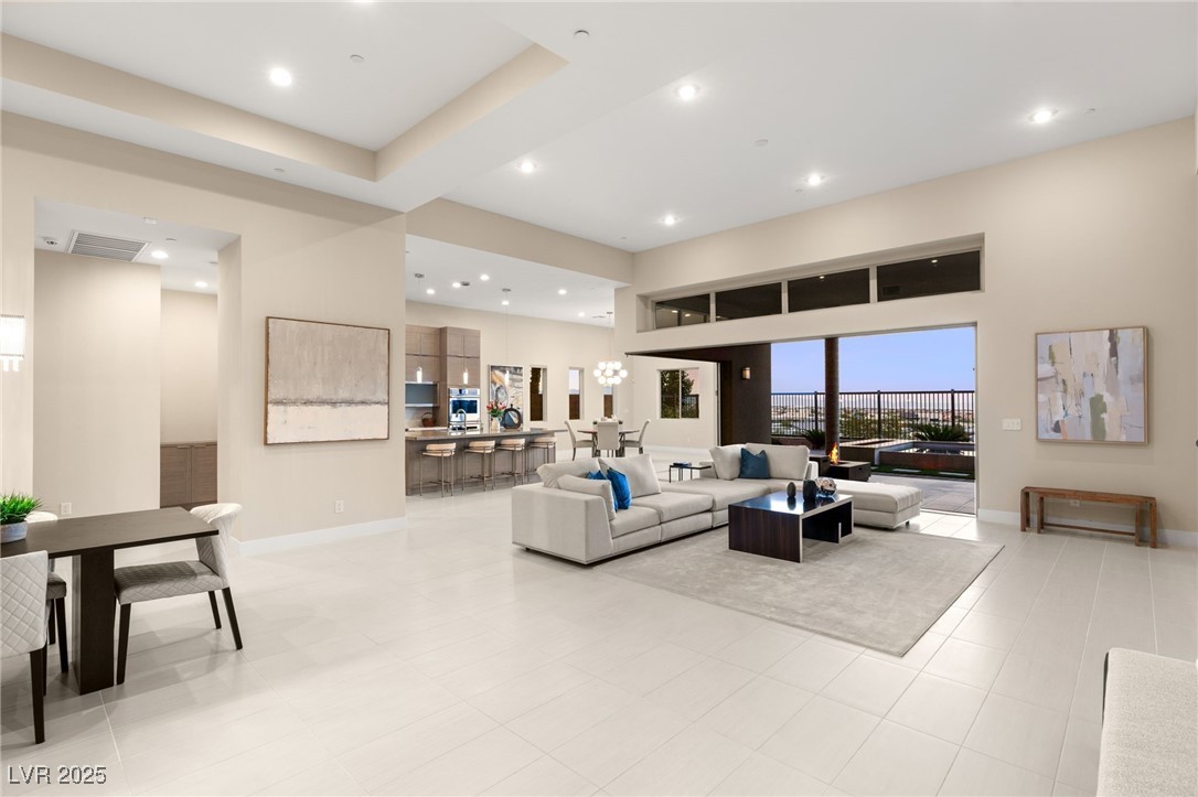 6184 Petroglyph Avenue