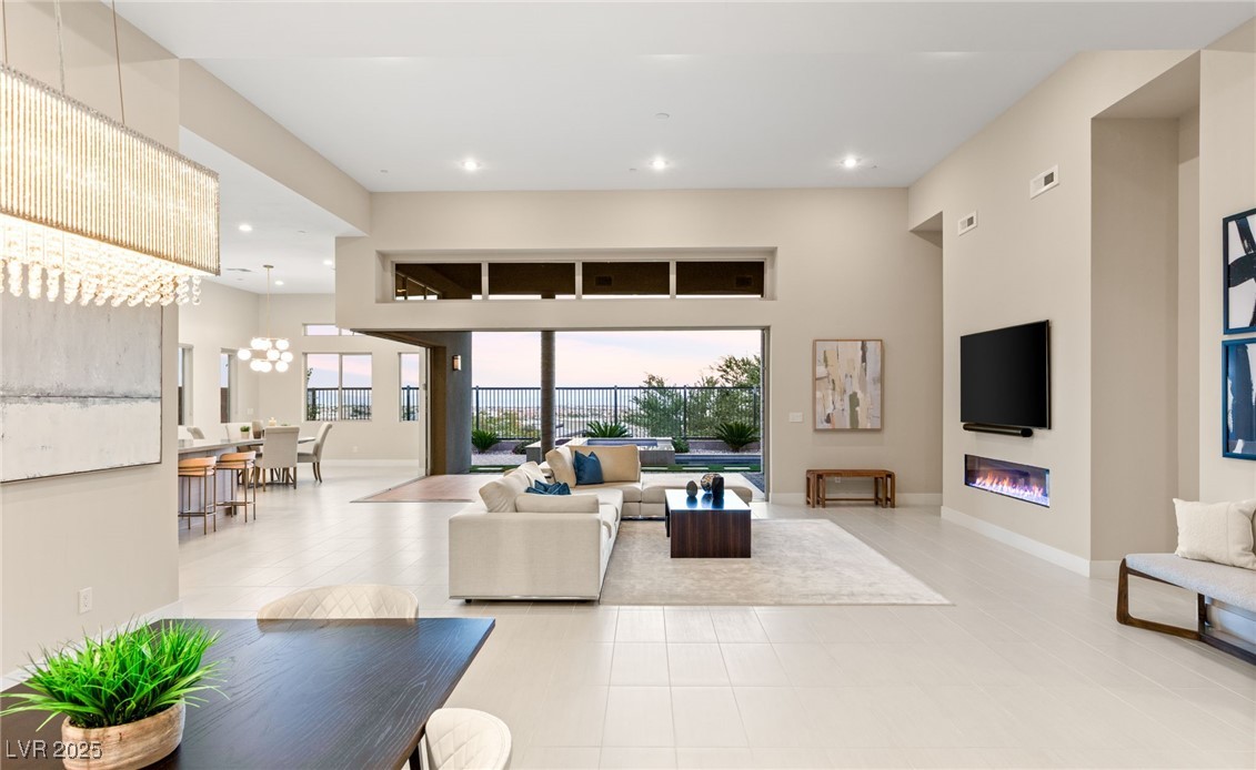 6184 Petroglyph Avenue