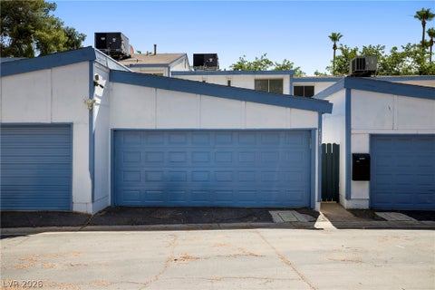 Townhouse For Sale - 4288 Kona Coast Way<br/> Clark County, Las Vegas, NV 89121