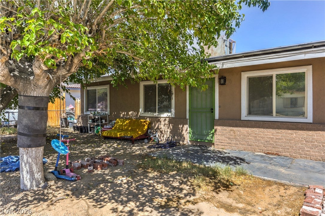 2116 W Travis Street