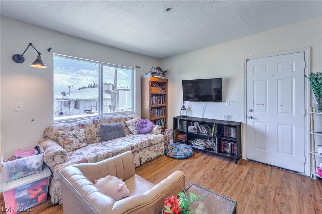 2116 W Travis Street