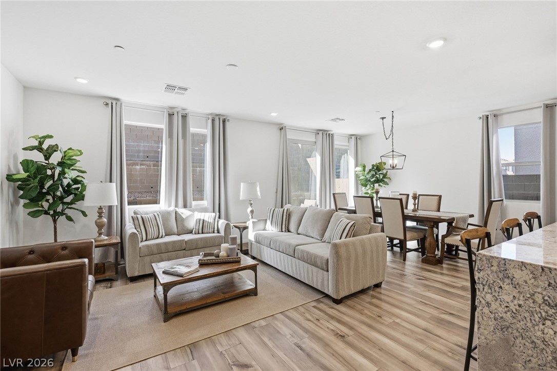 1589 Crowned Eagle Street