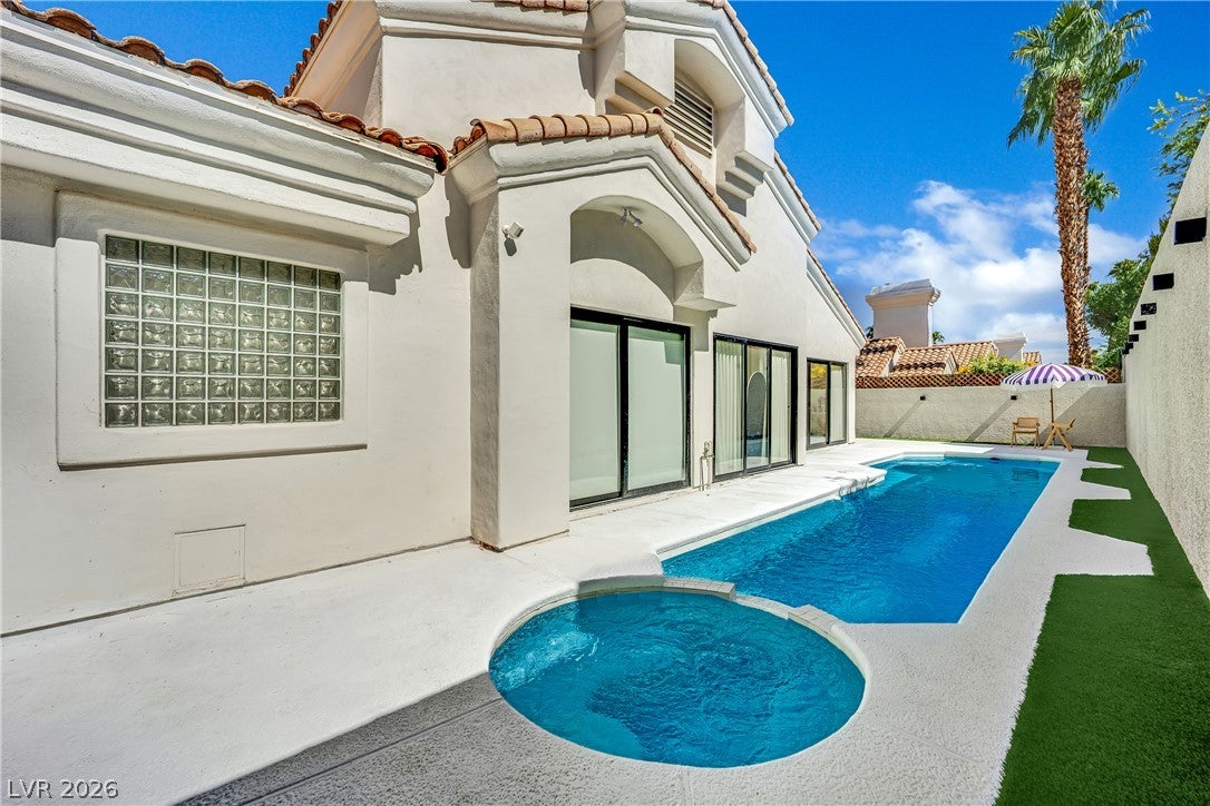 8121 Sunset Cove Drive
