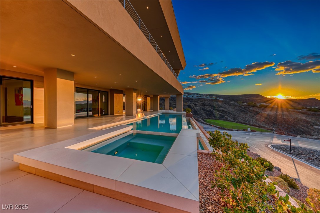 677 Overlook Rim Drive