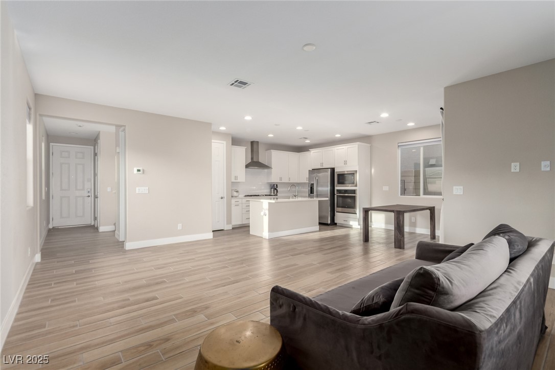 1049 Williamtown Avenue