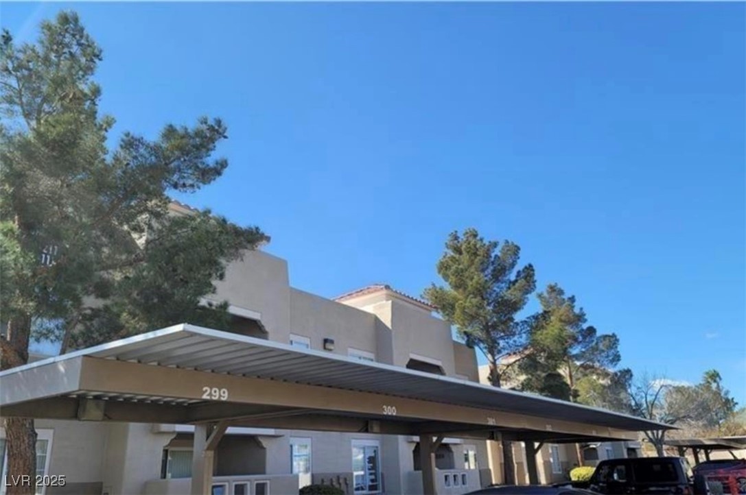 Properties 1 1909 Villa Palms Court 109