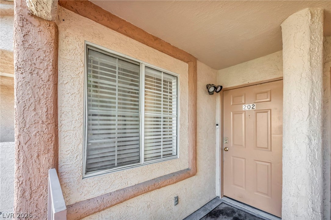 1600 N Torrey Pines Drive 202