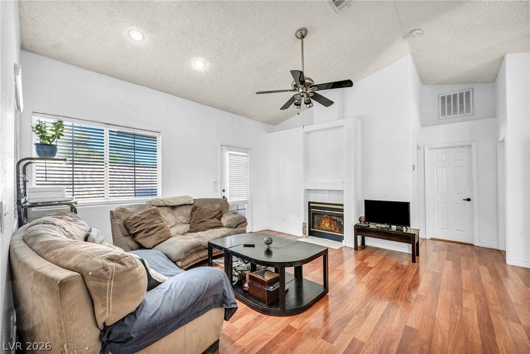 1600 N Torrey Pines Drive 202