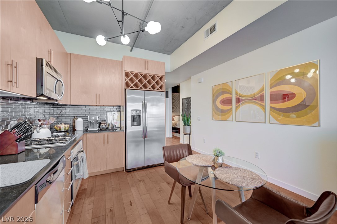 353 E Bonneville Avenue 569