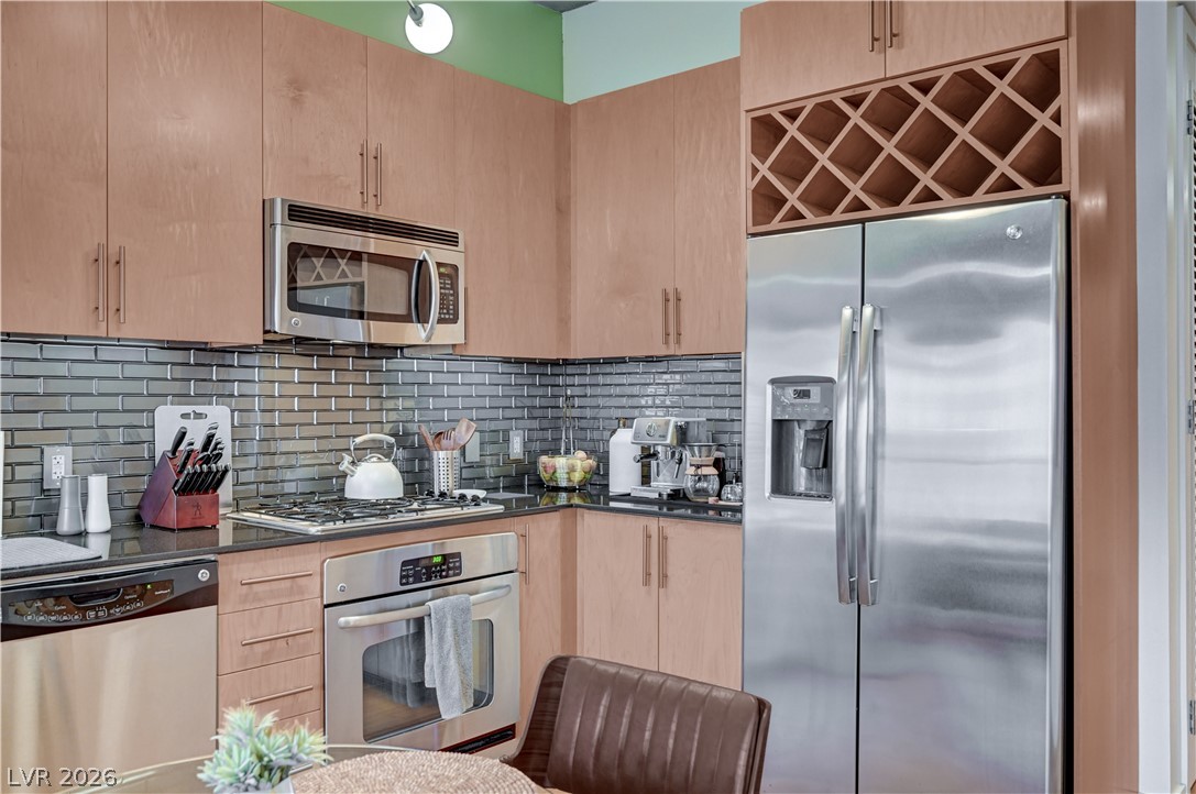 353 E Bonneville Avenue 569