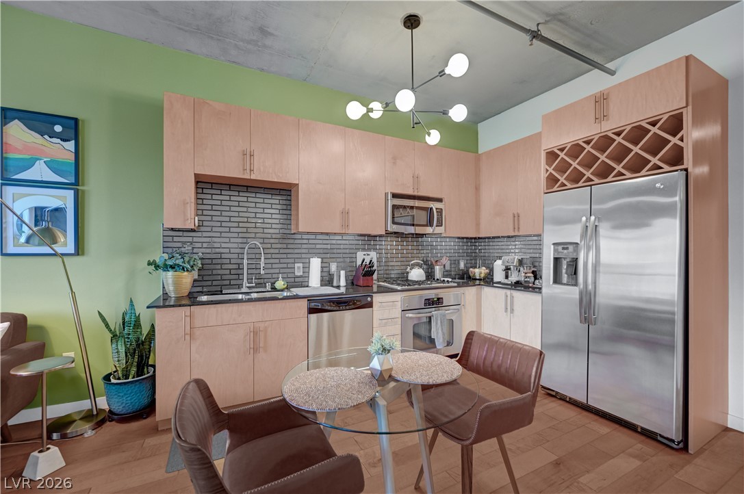 353 E Bonneville Avenue 569