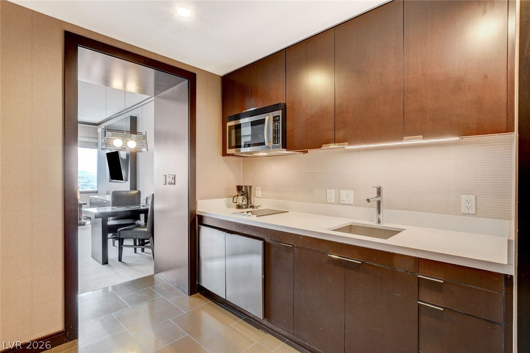 2600 W Harmon Avenue 33015