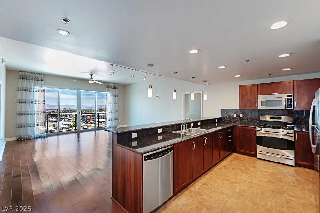 150 LAS VEGAS Boulevard 1513