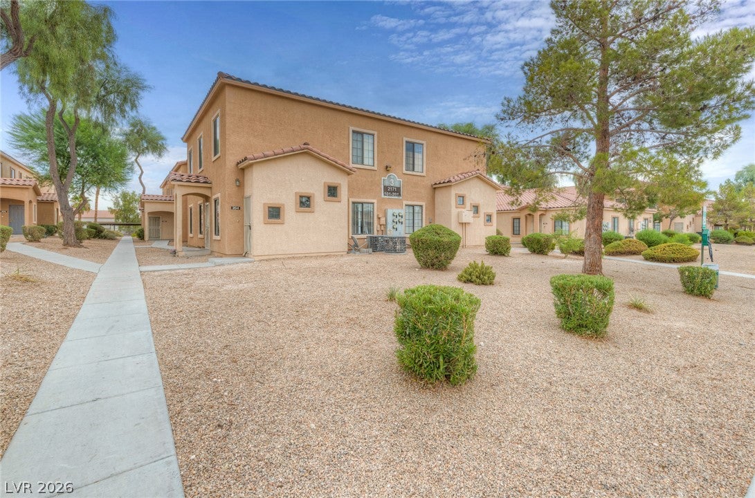 2171 Hussium Hills Street 204