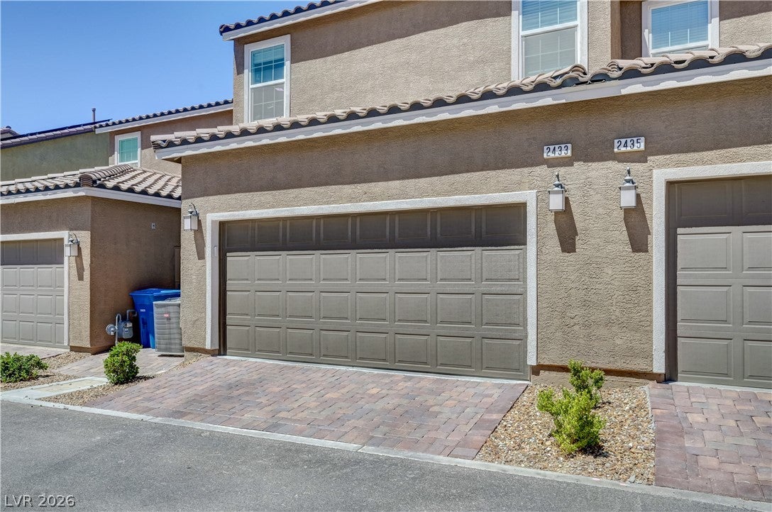 2433 Bellinzona Place