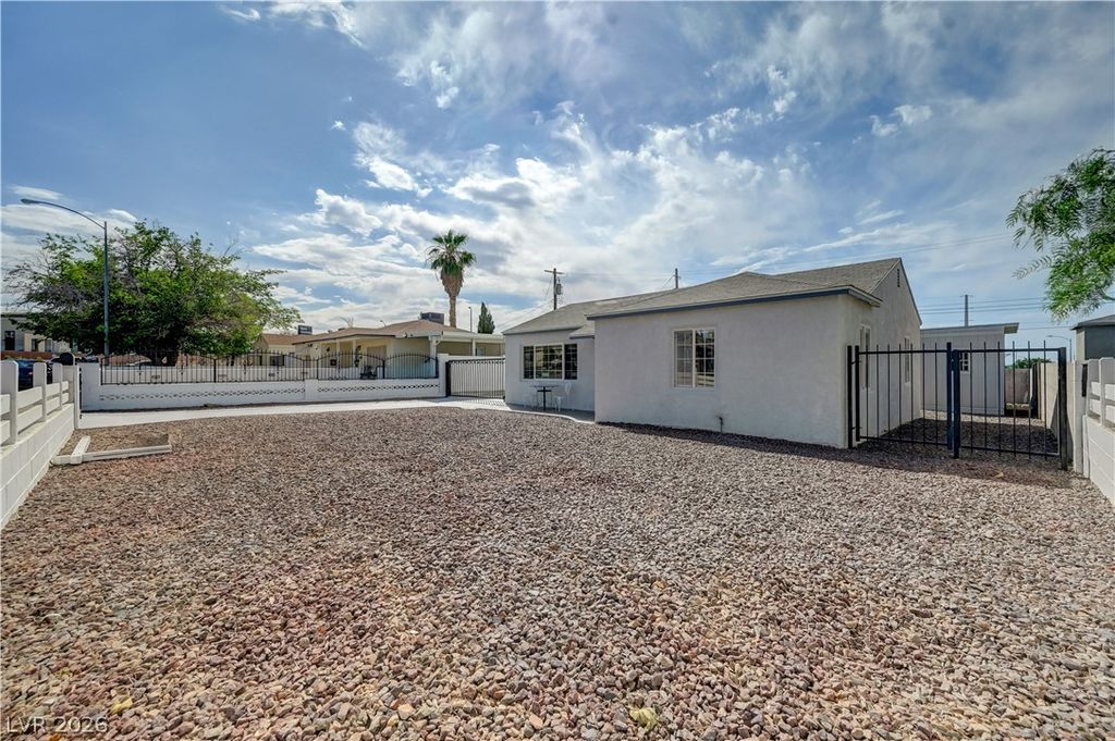 Photo of 20 Laswell Street, Henderson, NV 89015 (MLS # 2783048)