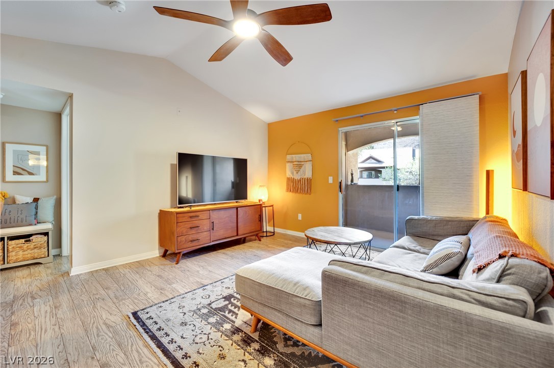 231 W Horizon Ridge Parkway 1227