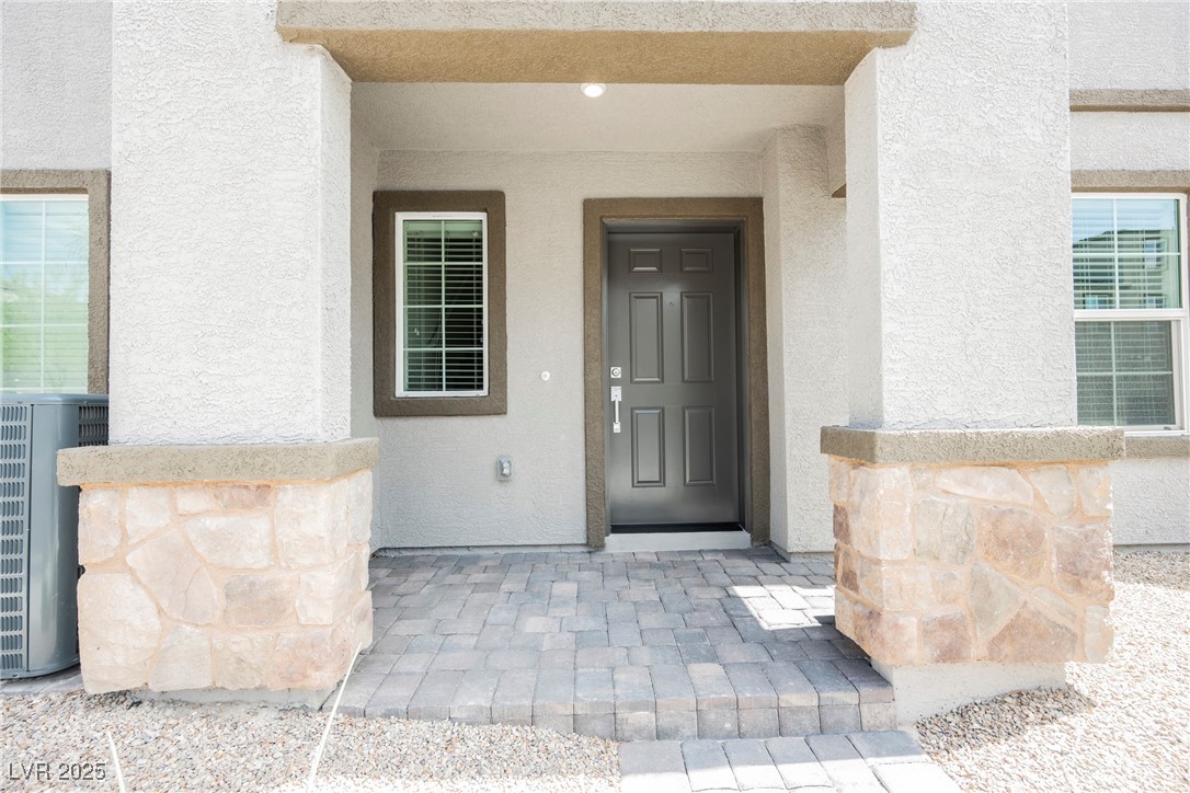 5663 Sartorial Street