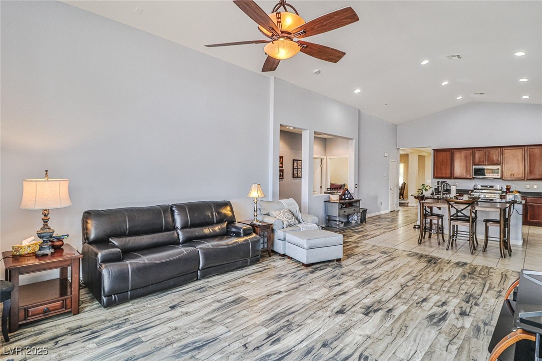 324 Moonlight Glow Avenue, North Las Vegas, Nevada image 25