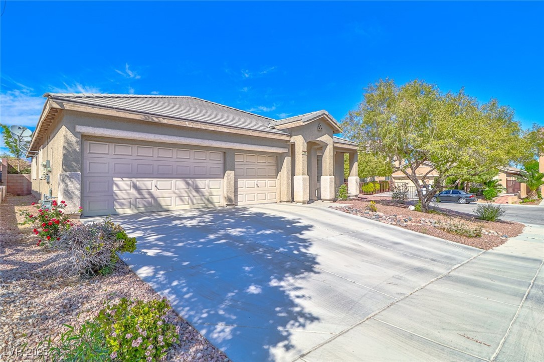 324 Moonlight Glow Avenue, North Las Vegas, Nevada image 3