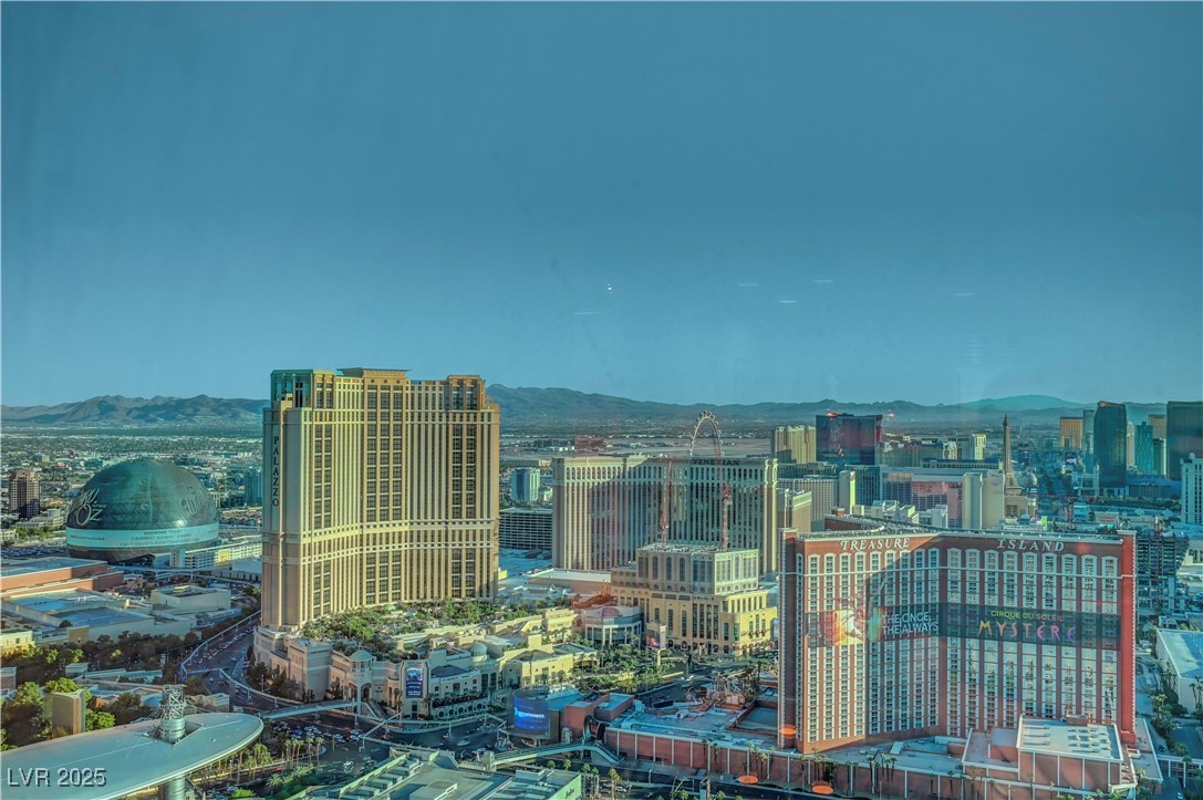 2000 N Fashion Show Drive 5906