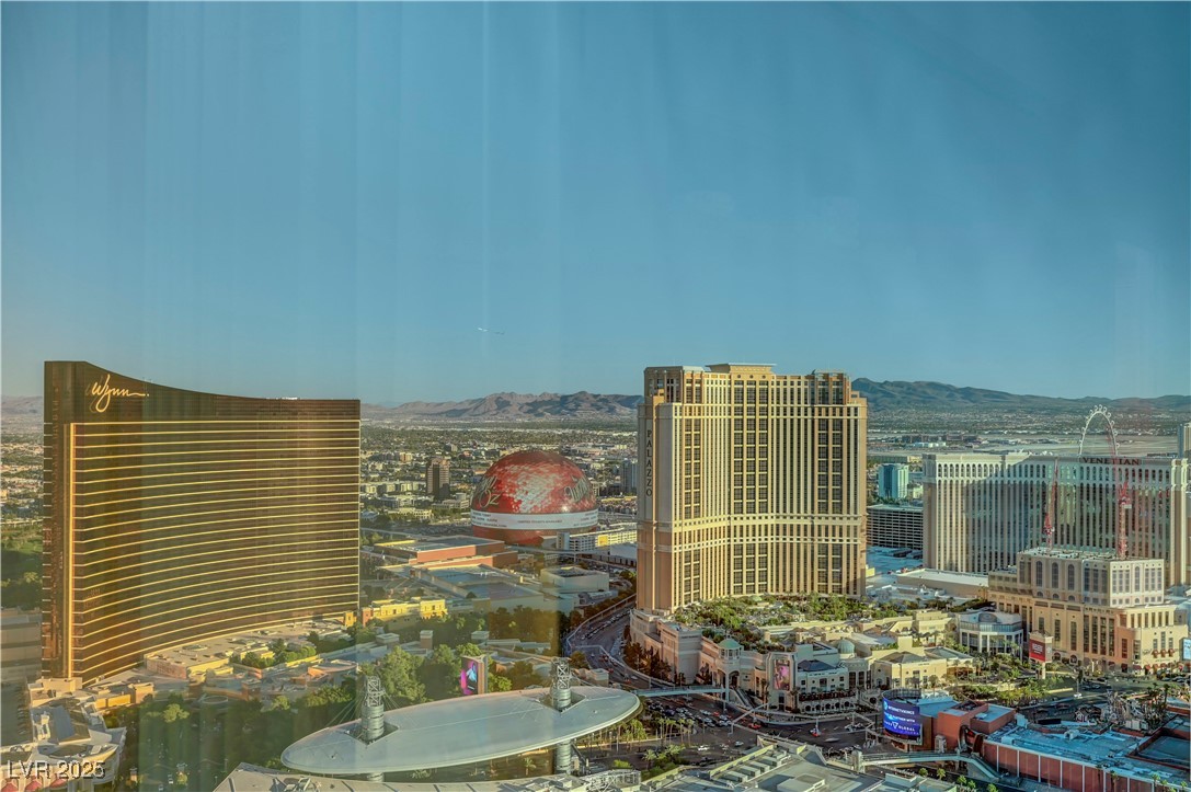 2000 N Fashion Show Drive 5906