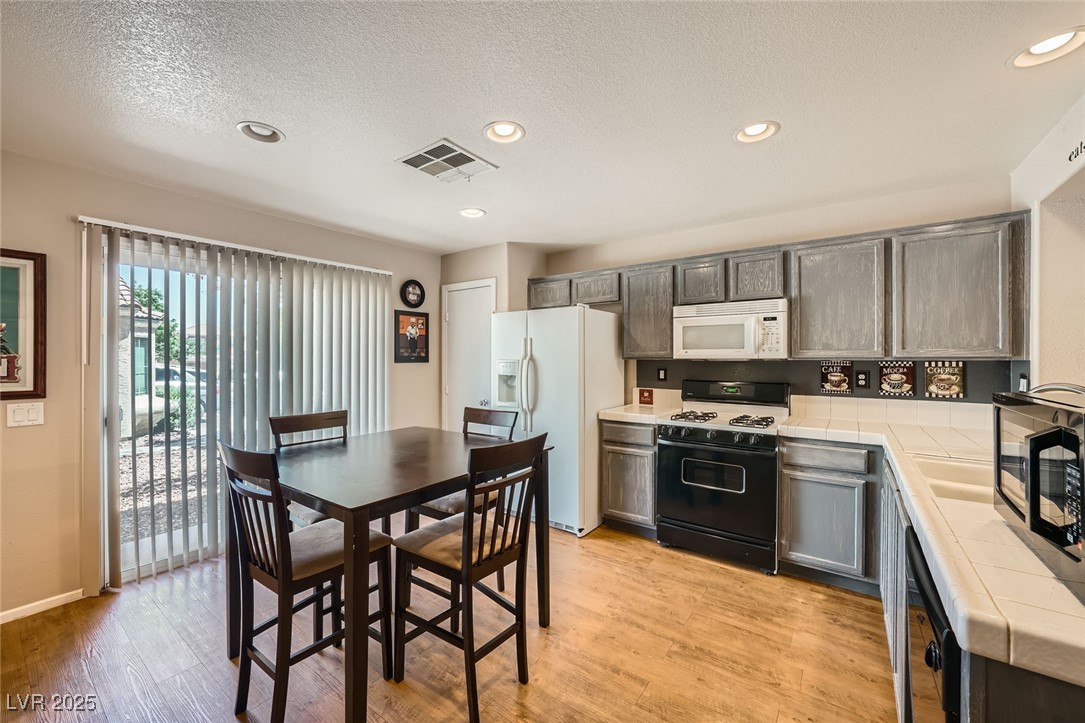 Las Vegas, Nevada 89129, United States, 3 Bedrooms Bedrooms, ,3 BathroomsBathrooms,Residential,Active,140303