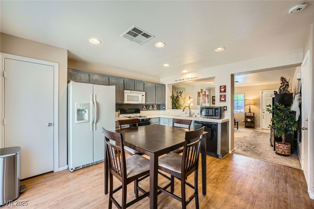 Las Vegas, Nevada 89129, United States, 3 Bedrooms Bedrooms, ,3 BathroomsBathrooms,Residential,Active,140303