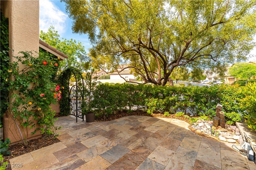 812 Eaglewood Drive, Las Vegas, Nevada image 2
